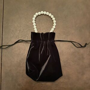 New Ring Concierge Black Velvet Pouch/Purse with Pearl Handle